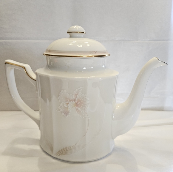 "Imperial Blossom" teapot by Noritake. - Picture 5 of 16